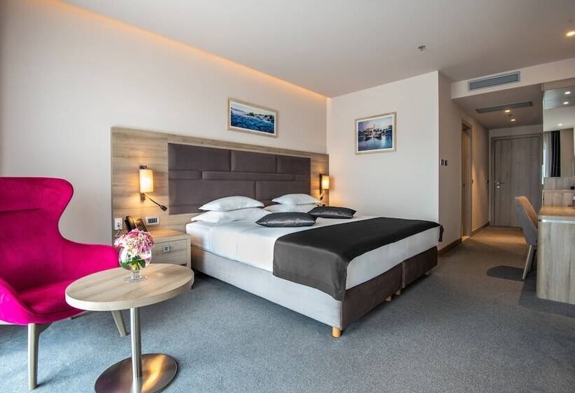 Superior Room Sea View with Balcony, Plaža Duće
