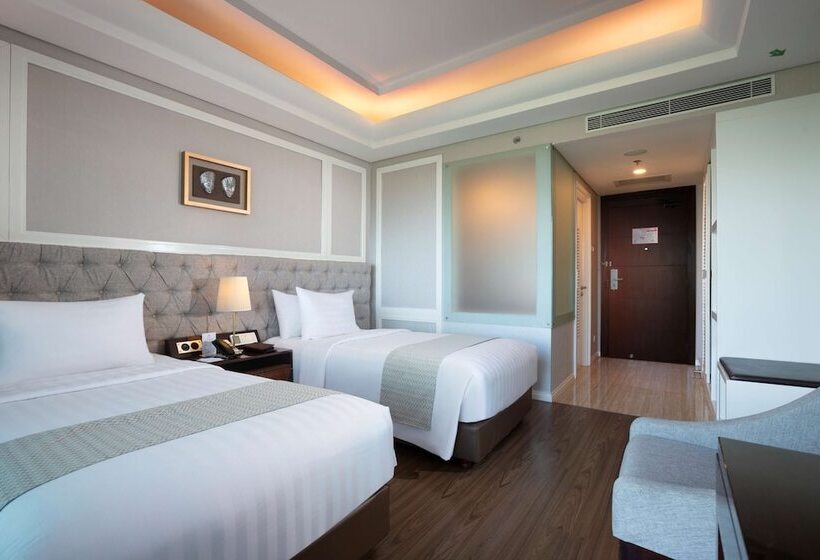 Номер Deluxe Вид на Озеро, Wyndham Panbil Batam