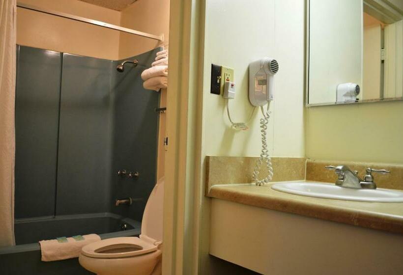 Номер Deluxe, Economy Inn Bluefield