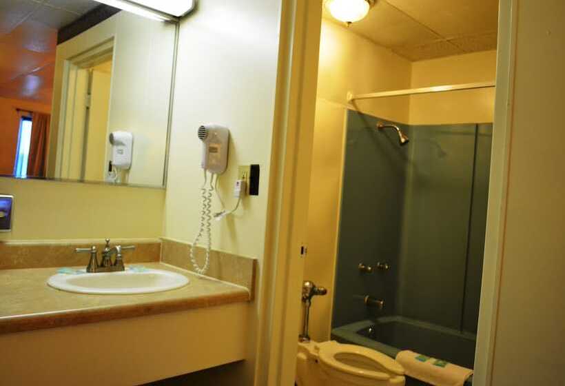 Номер Deluxe, Economy Inn Bluefield