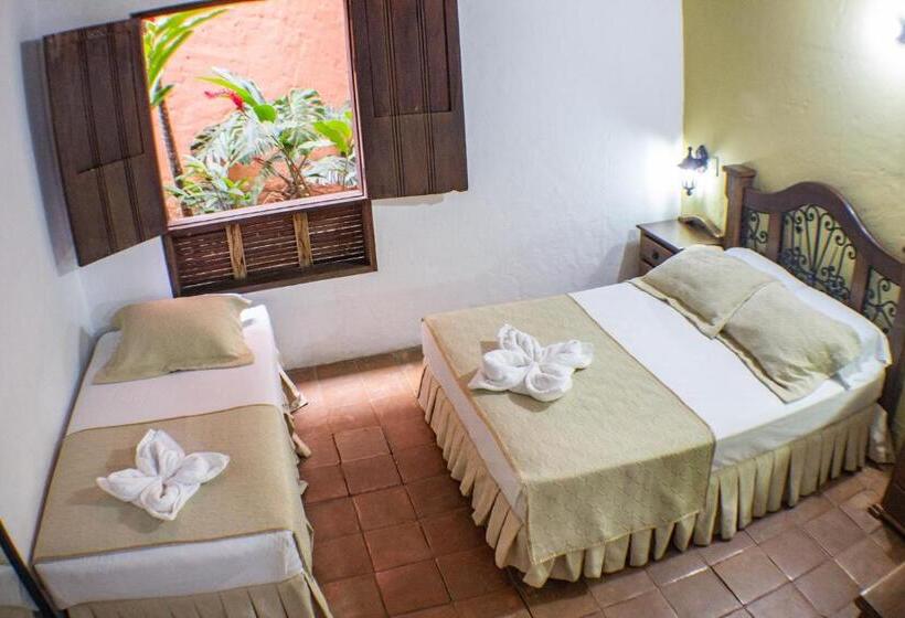 Номер Стандарт Трехместный, Hostal Restaurante Guaracu