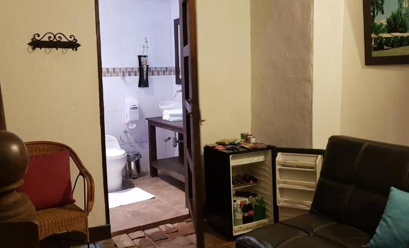 Люкс, Hostal Restaurante Guaracu