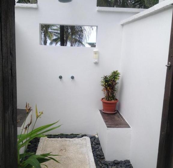 带共用浴室的标准房间, Playa Tranquilo B&b And Dive Shop