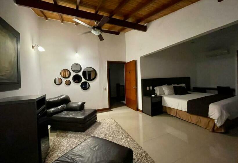 Люкс с Балконом, Serenity Suites Casa Boutique