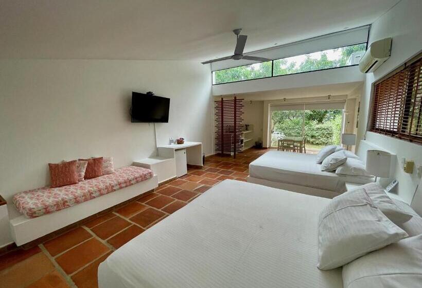 Люкс с Террасой, La Masia Hotel Boutique