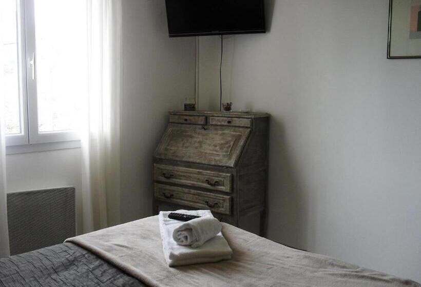 Номер Стандарт Вид на Бассейн, Chambre D Hote Veronique