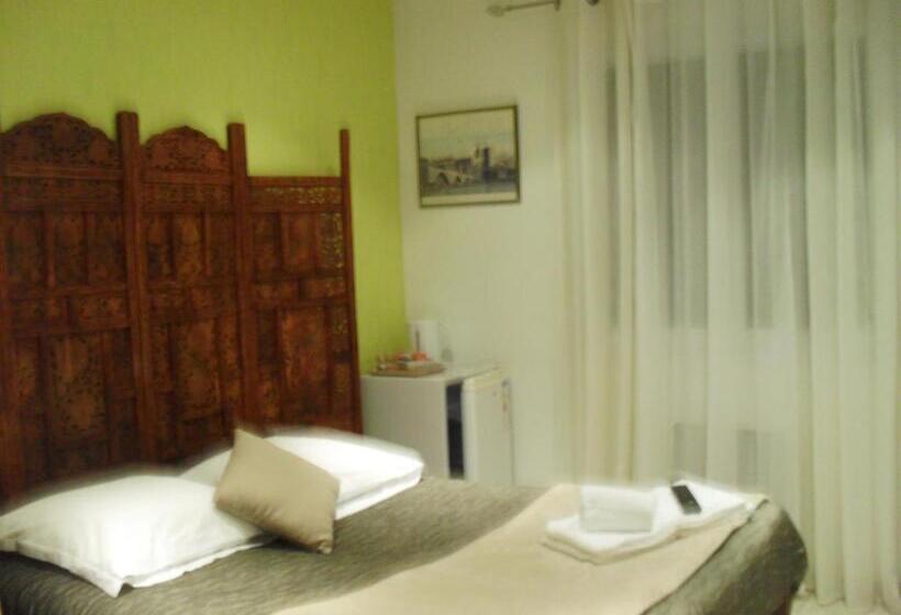 Номер Стандарт Вид на Бассейн, Chambre D Hote Veronique