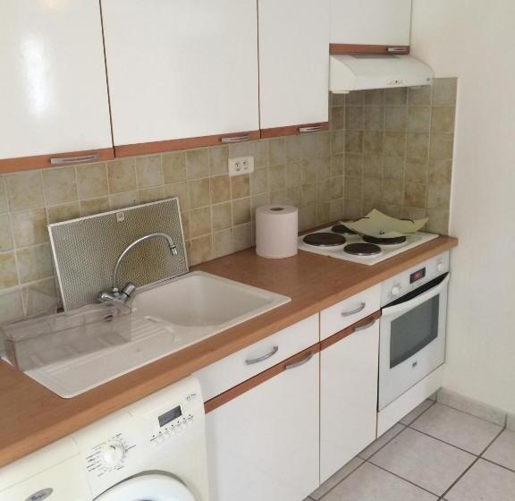 Апартаменты 2 Спальни, Chambre D Hote Veronique
