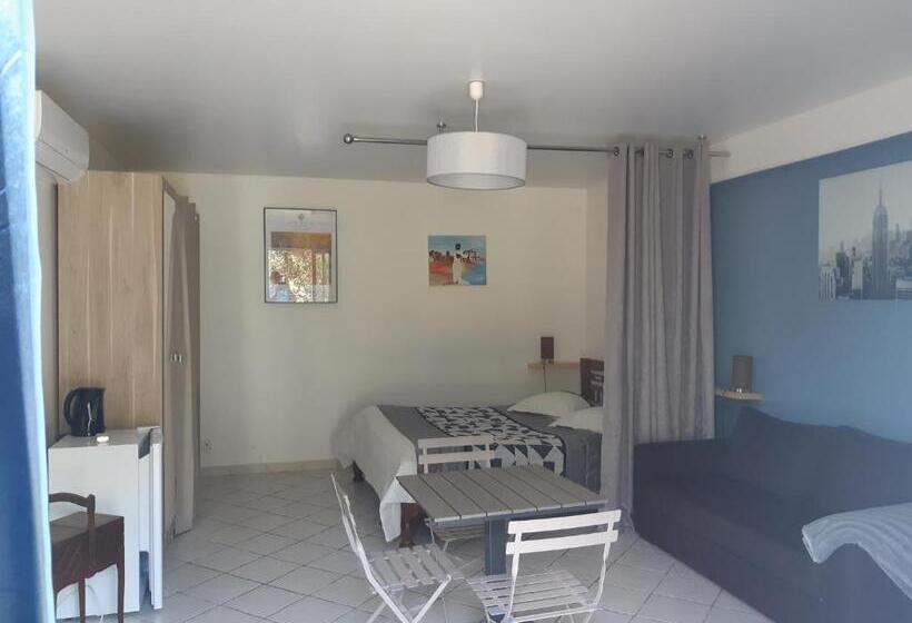 غرفة عائلية مطلّة علي الجبل, Chambre D Hote Veronique
