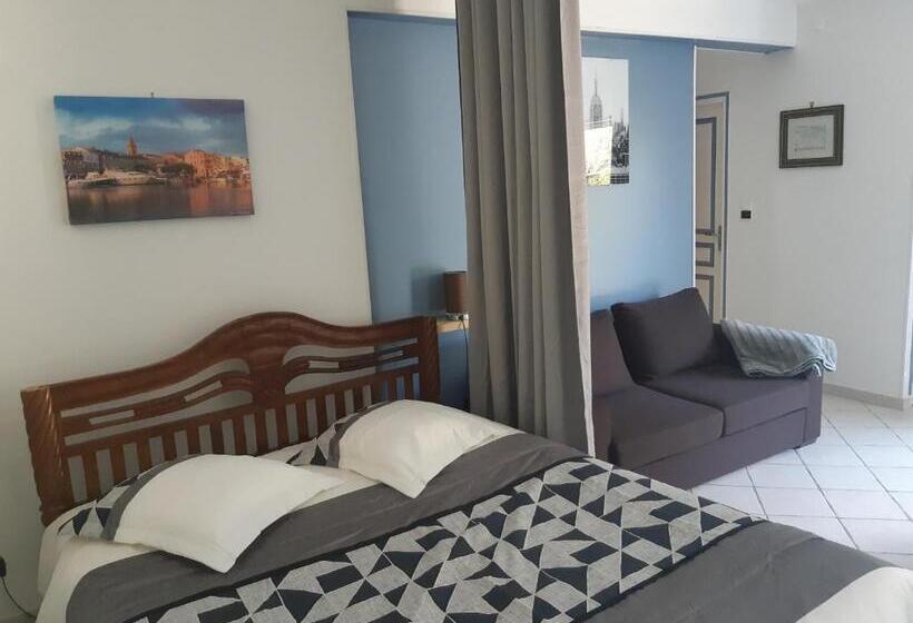 غرفة عائلية مطلّة علي الجبل, Chambre D Hote Veronique