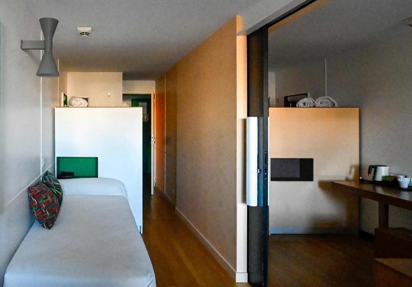 Трехместный Номер Стандарт Вид на Сад, Le Corbusier