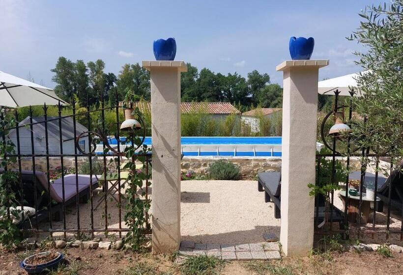 Семейный Номер, La Flor Azul