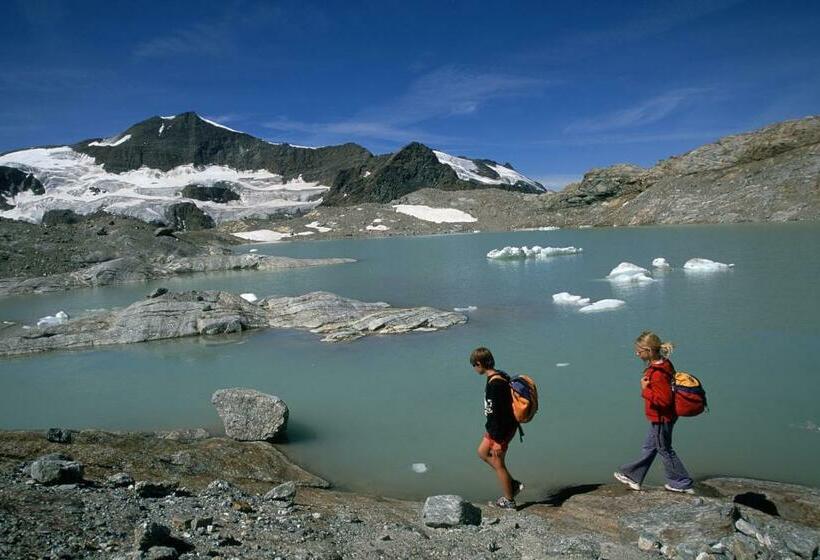 חדר סטנדרט לשלושה עם חדר אמבטיה משוף, Cis-ethic Etapes De Val Cenis