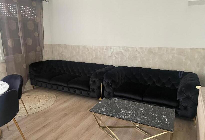 آپارتمان لوکس 1 خوابه, Family Hôtel