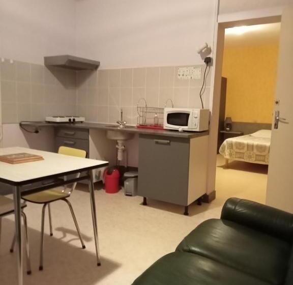 استودیو استاندارد با چشم‌انداز باغ, Hôtel Restaurant De La Gare