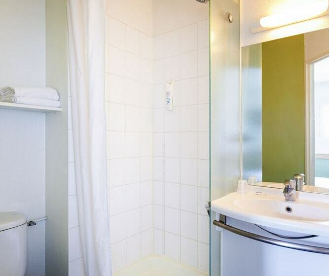 Номер Стандарт Трехместный, Ibis Budget Chartres