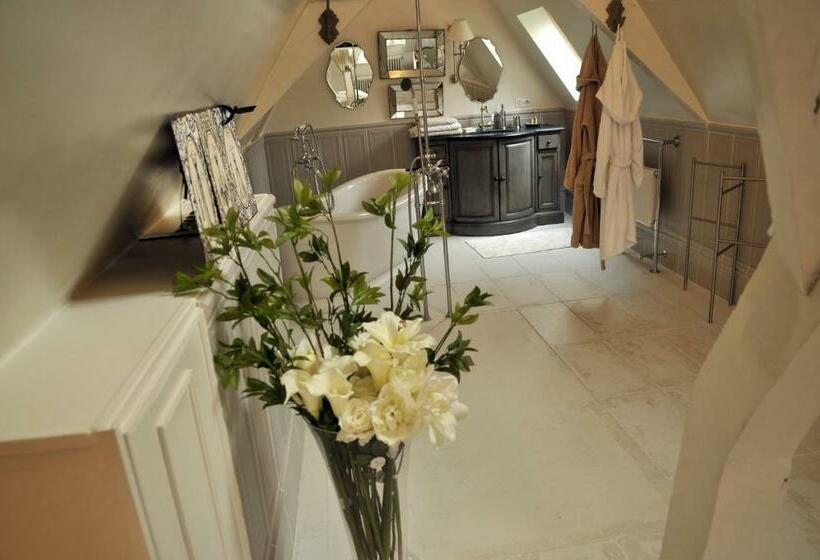 جناح إدارى, Bienvenue Chez Nous