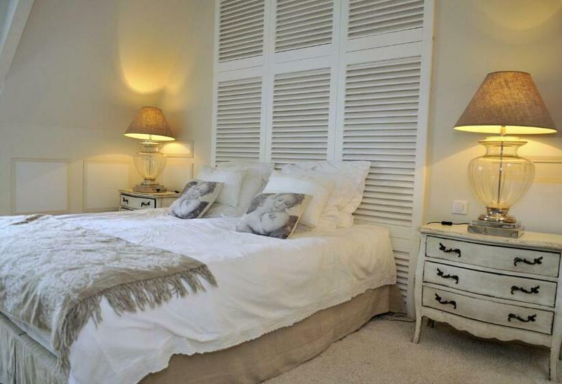 جناح إدارى, Bienvenue Chez Nous