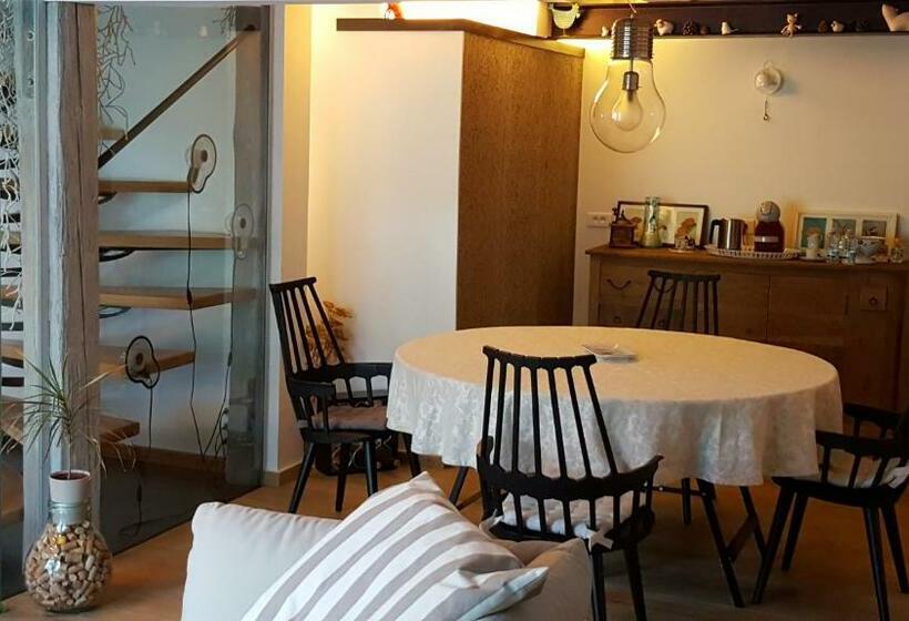 جناح جونيور, Le Chat Rouge Chambres D'hôtes De Charme En Alsace