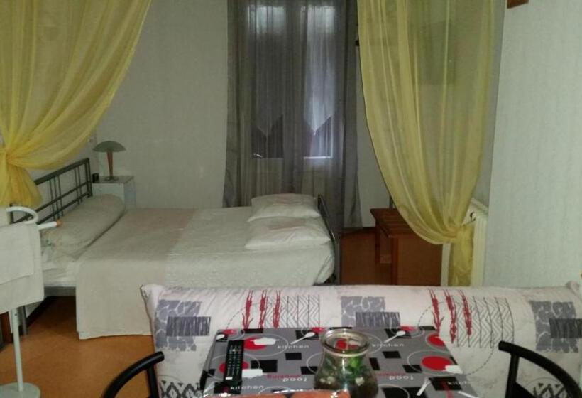 اتاق سوپریور, Hôtel Des Touristes