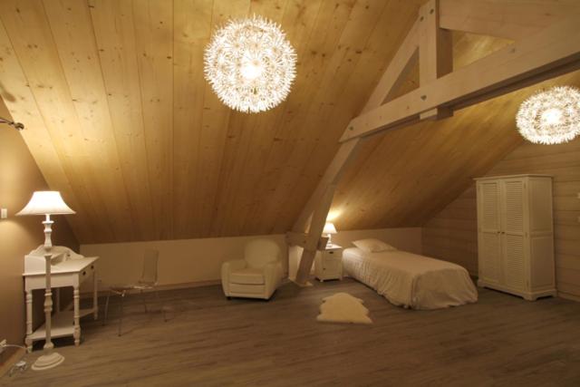 Люкс с Балконом, Chambres D'hôtes Couleurs Bois & Spa
