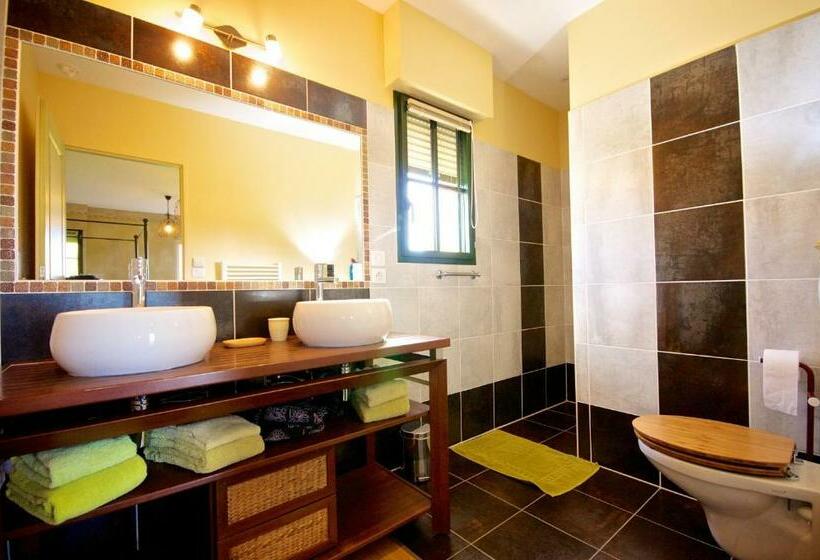 غرفة قياسية ثلاثية, Entre Vignes Et Châteaux