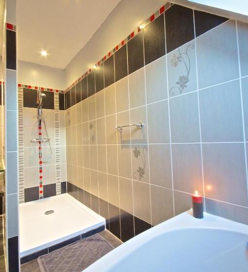 جناح, Entre Vignes Et Châteaux