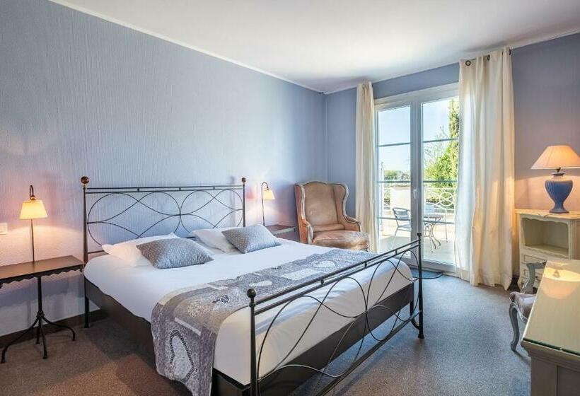 Номер Стандарт с Террасой, Domaine De L Echassier, The Originals Relais