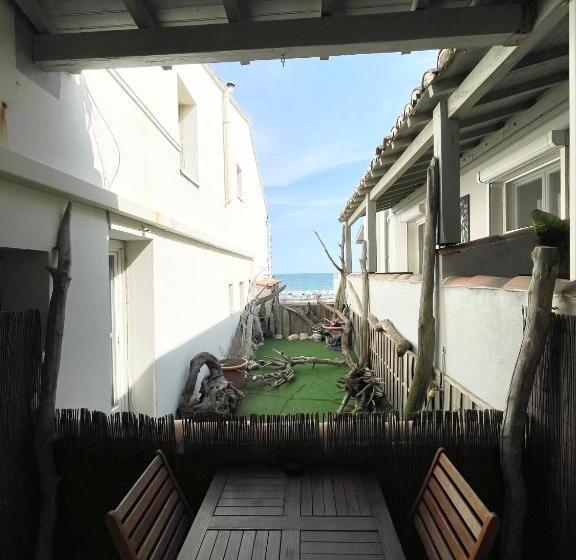 Comfort room with terrace, Hôtel Le Dauphin Bleu
