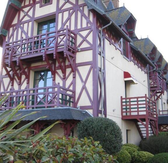 Номер Стандарт с Террасой, Manoir Du Cunningham