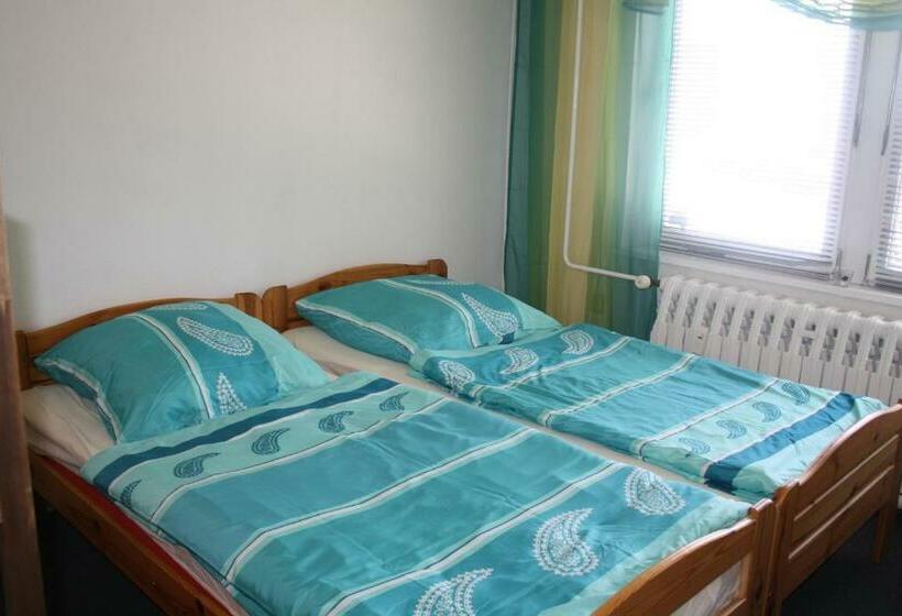 공동 객실, M&r Hostel