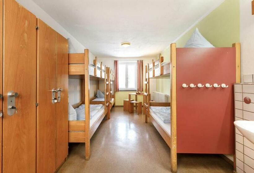 Кровать в Общей Комнате, Djh Jugendherberge Oberstdorf   Membership Required!