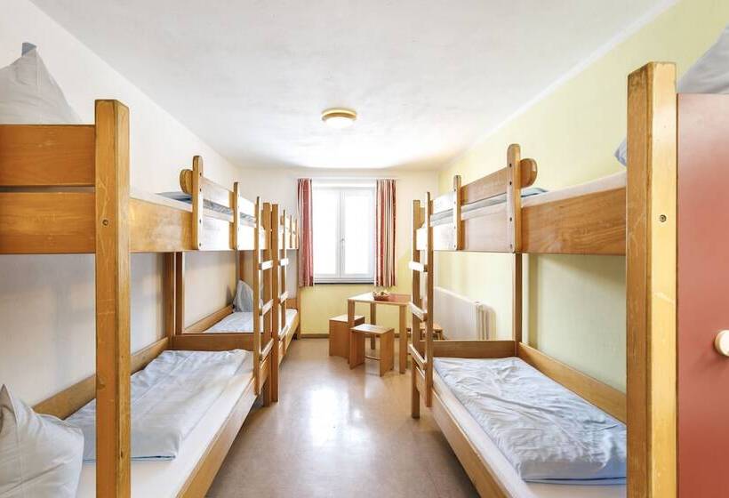Кровать в Общей Комнате, Djh Jugendherberge Oberstdorf   Membership Required!