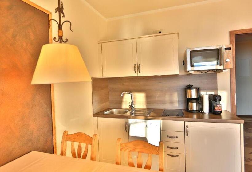 1 Bedroom Apartment Lake View, Seehotel Hartung & Ferienappartements