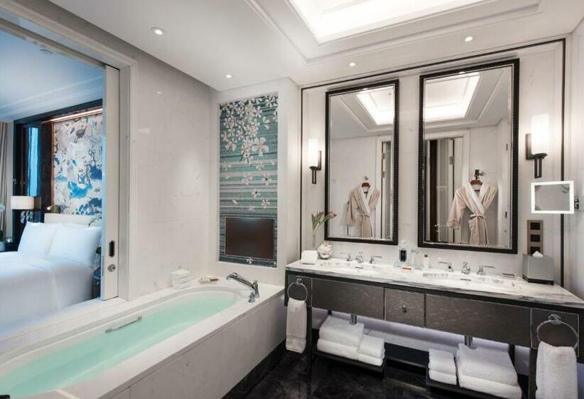 اتاق لوکس با تخت بزرگ, Waldorf Astoria Chengdu