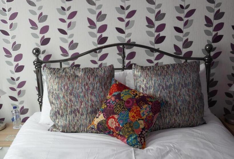 Quarto Familiar, The Boundary