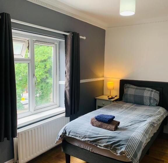 Номер Стандарт Индивидуальный Совместная Ванная, Circle Guest House Bed Only