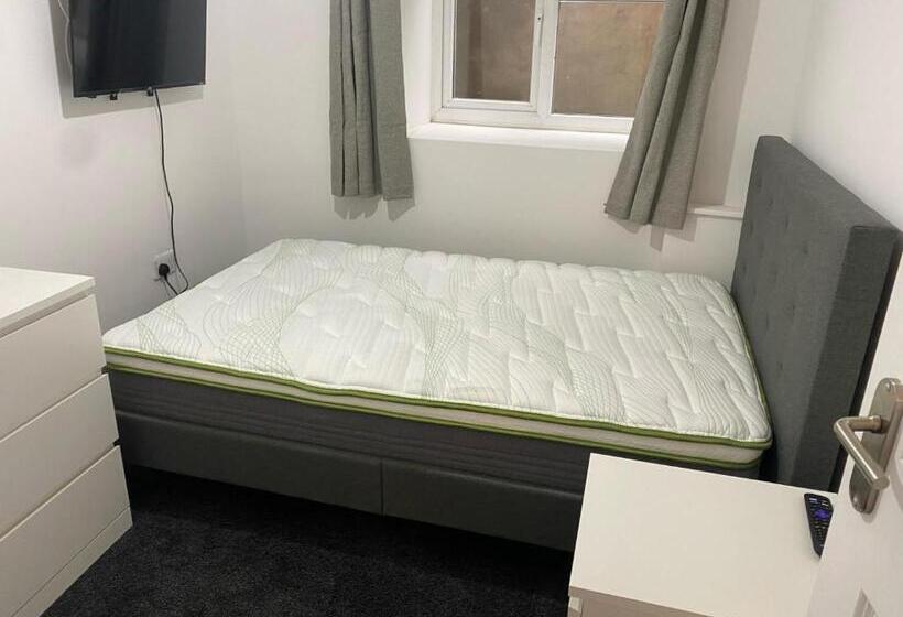 Номер Стандарт Индивидуальный Совместная Ванная, Circle Guest House Bed Only