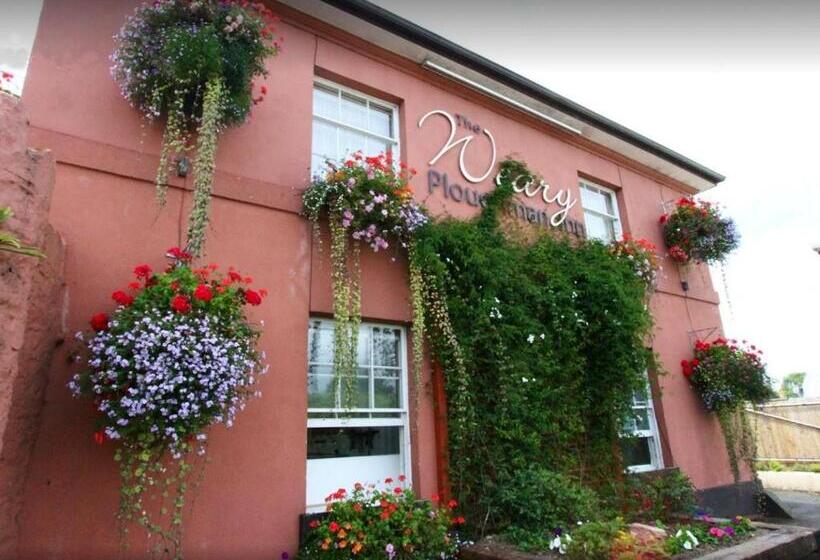 جناح جونيور ديلوكس, The Railway Inn