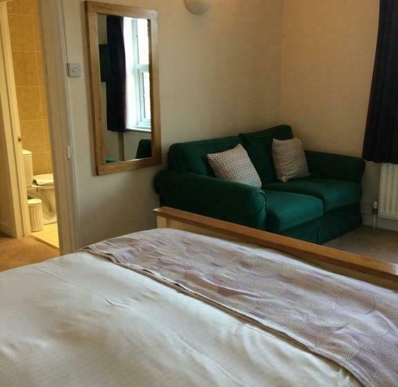 带大床的高级房间, Halfway House