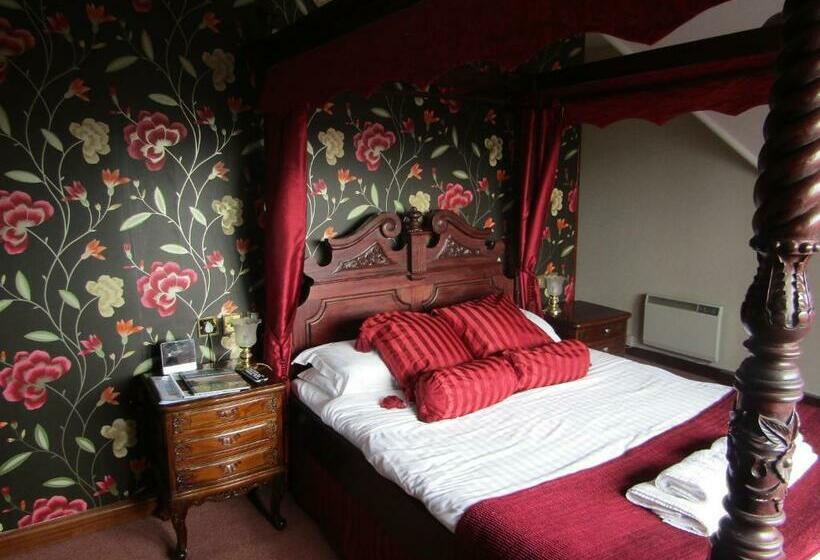 Семейный Номер, Hunters Lodge