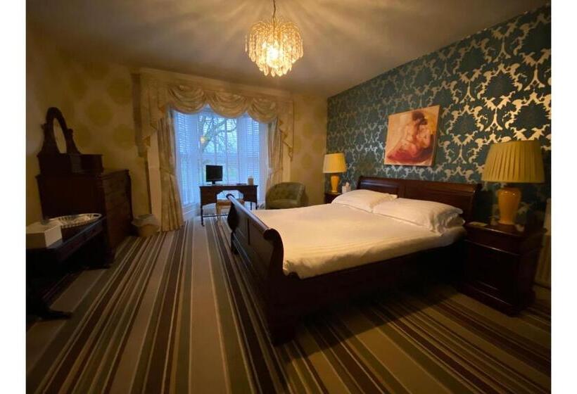 기본룸, Lamphey Hall