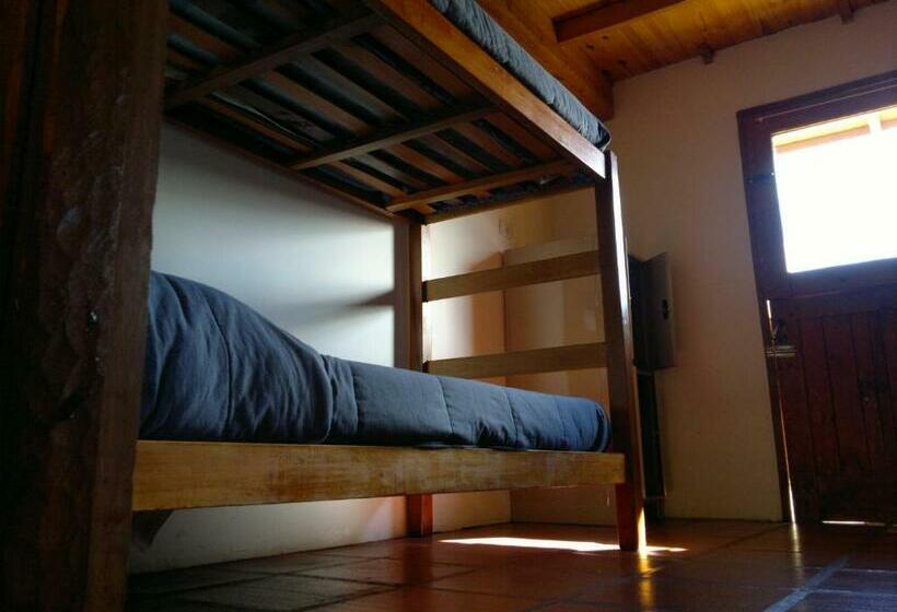Кровать в Многоместном Номере с Общей Ванной, Calafate Hostel