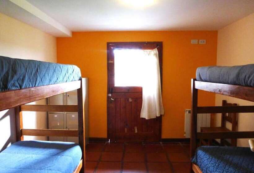 Кровать в Многоместном Номере с Общей Ванной, Calafate Hostel