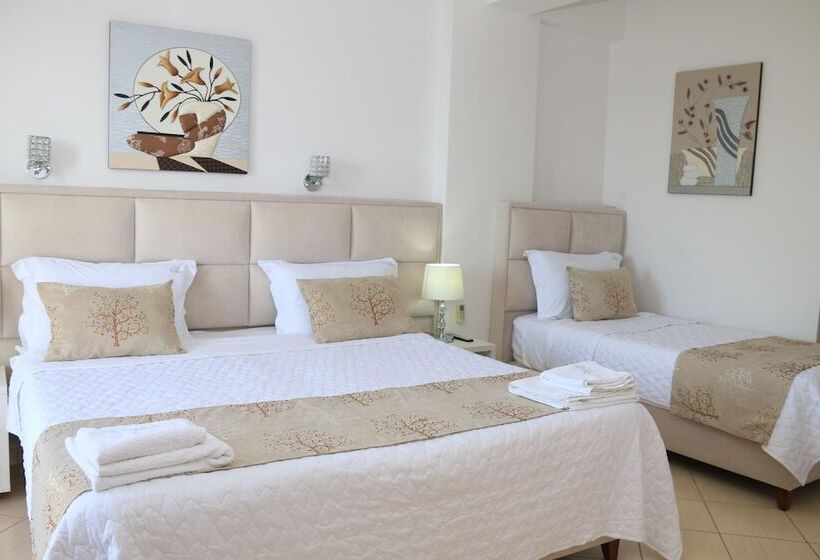 Basic Triple Occupancy Room, Ceko