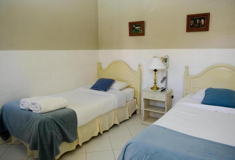 Номер Стандарт, Bernie S Bed & Breakfast , A 3 Kilometros Del Aerop Ezeiza, Van ,in Out, Free Ezeiza Airport