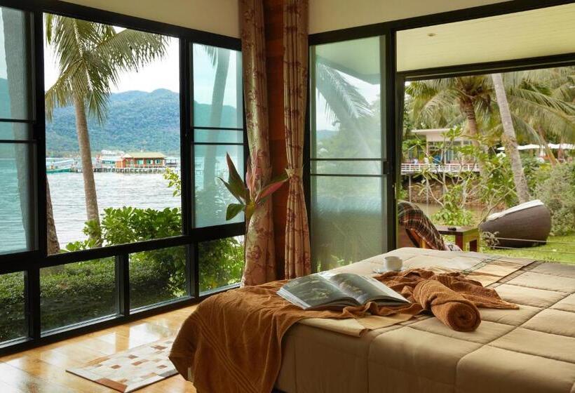 اتاق لوکس, Resolution Resort