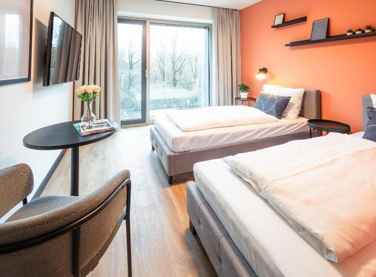 Номер Стандарт, The Base Munich