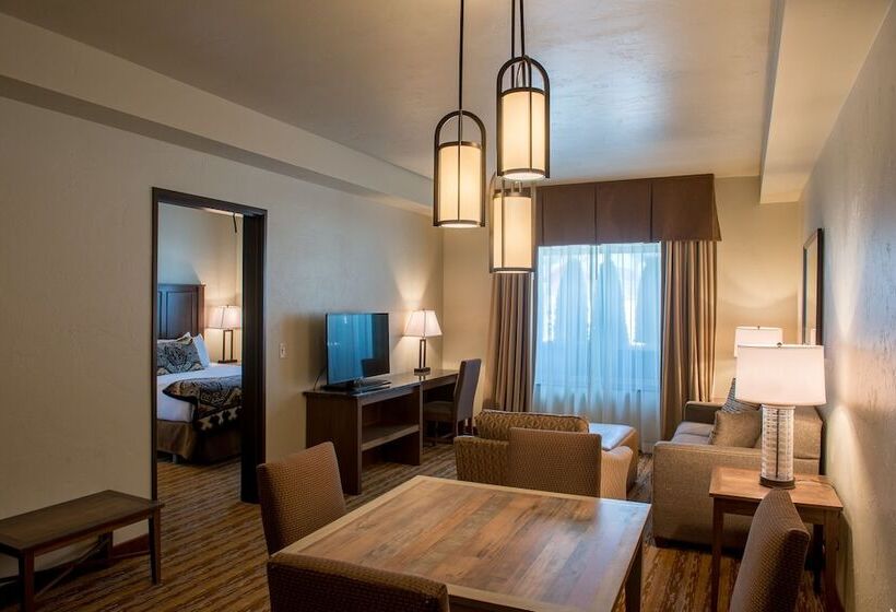 Люкс, Cedar Creek Lodge & Conference Center