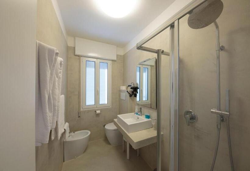 Triple Room Sea View, Monaco